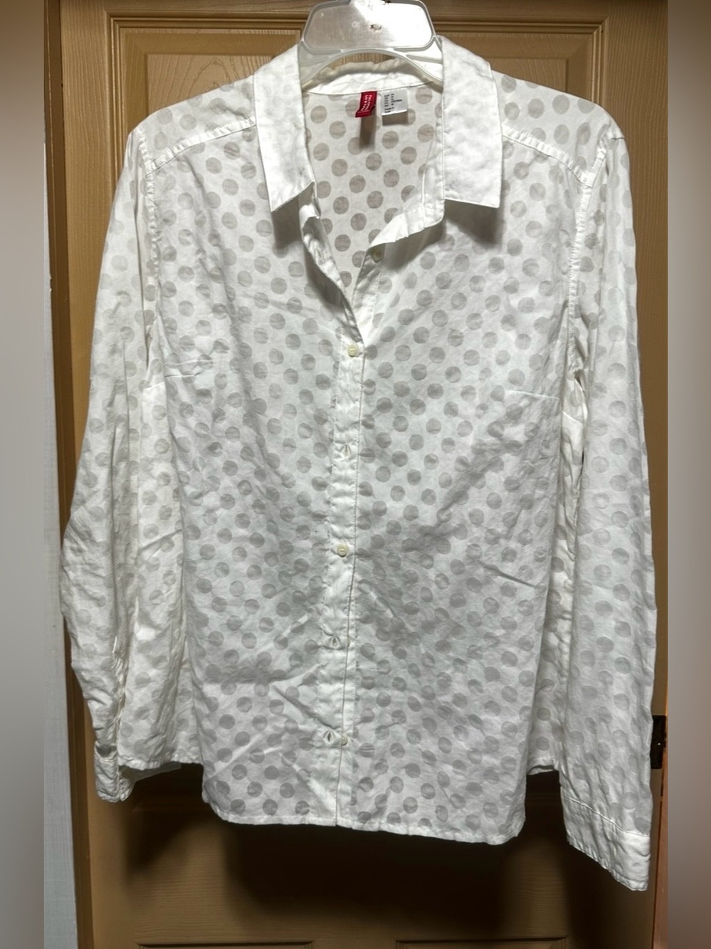 #1092 H&M White Button-Down Shirt with Light Gray Polka Dots